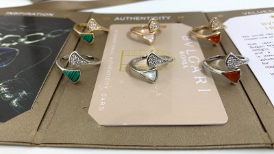 불ㄱ리 세르펜티 바이퍼 오픈 링 다이아 파베, 자개