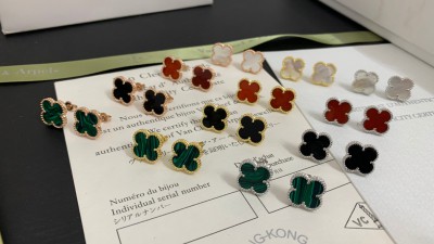 반ㅋ리프 빈티지 알함브라 스터드 이어링 자개