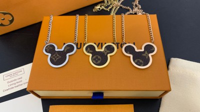 루ㅇ비통 미키 마우스 모노그램 펜던트 목걸이