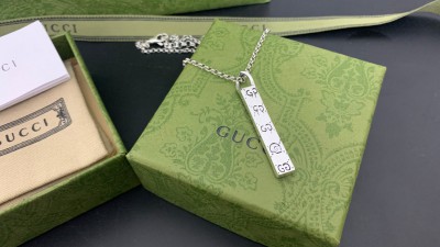 구ㅉ 더블G 실버 스컬 스트레이트바 펜던트 목걸이