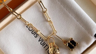 루ㅇ비통 모노그램 에그 트렁크 참 펜던트 목걸이