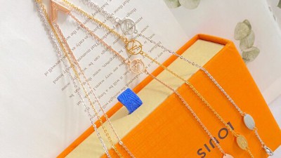 루ㅇ비통 에센셜V 펜던트 목걸이, 이어링, 팔찌