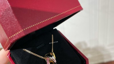 까ㄹ띠에 트리니티 쿠션 목걸이 핑크다이아 파베