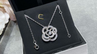 샤ㄴ 까멜리아 목걸이