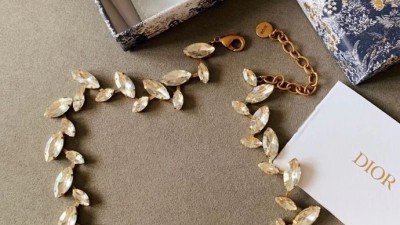 디ㅇ 자도르 레터링 목걸이