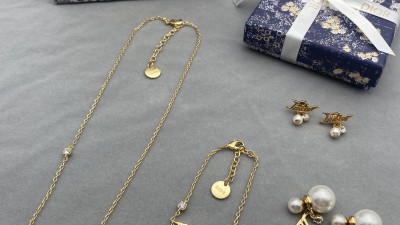 디ㅇ 자도르 목걸이