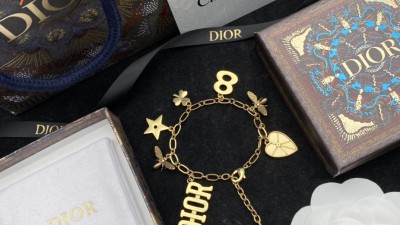 디ㅇ 레볼루션 브레이슬릿