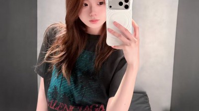 [공용][세일] 발ㄹ시아가 빈티지 홀리데이 그래픽 프린트 티셔츠