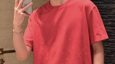 [공용] 루ㅇ비통 플록 프린트 모노그램 그라디언트 티셔츠 2컬러