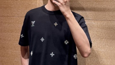 [공용] 루ㅇ비통 엠벨리시드 쇼트 슬리브드 크루넥 티셔츠