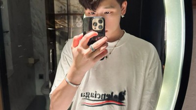 [세일] 발ㄹ시아가  폴리티컬 스텐실 미디움 핏 티셔츠