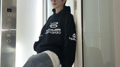 [세일][공용] 발ㄹ시아가  AI 제너레이티드 미디움 핏 후드