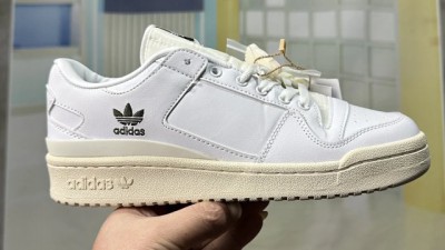 [공용] 아ㄷ다스 포럼 84 로우 ADV '화이트 섀도우 올리브