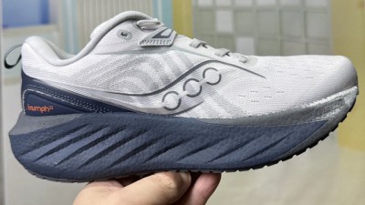 써ㅋ니 트라이엄프 22 플린트 더스크