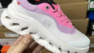 로ㅇ베 x 온 러닝 클라우드틸트 2.0 핑크 화이트