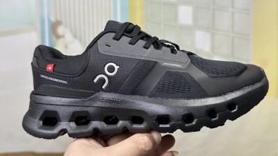 온ㄹ닝 클라우드러너 2 워터프루프 블랙