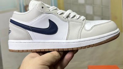 [공용] 나ㅇ키 조던 1 로우 화이트 뉴트럴 그레이