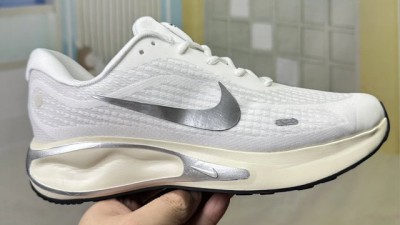 [공용] 나이키 저니 런 화이트 플래티넘 틴트