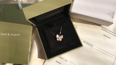 반ㅋ리프 투 버터플라이 펜던트 목걸이