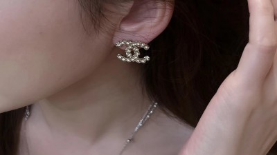 [한정수량][세일] 샤ㄴ 클래식 CC 로고 진주 귀걸이