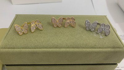 반ㅋ리프 투 버터플라이 비트윈 더 핑거링