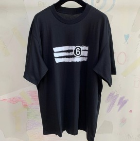 [공용] 메종 마ㄹ지엘라 MM6 로고 프린트 그래픽 티셔츠